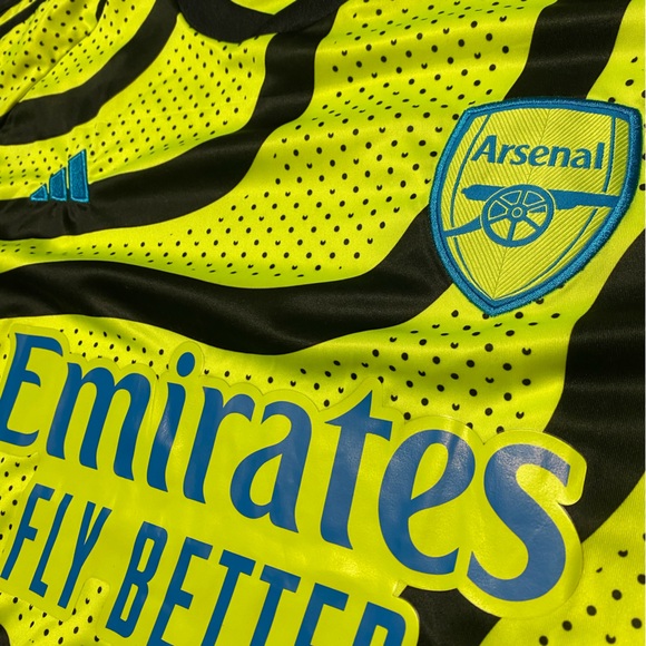 Arsenal 2023/2024 Away Kit - Picture 4 of 6